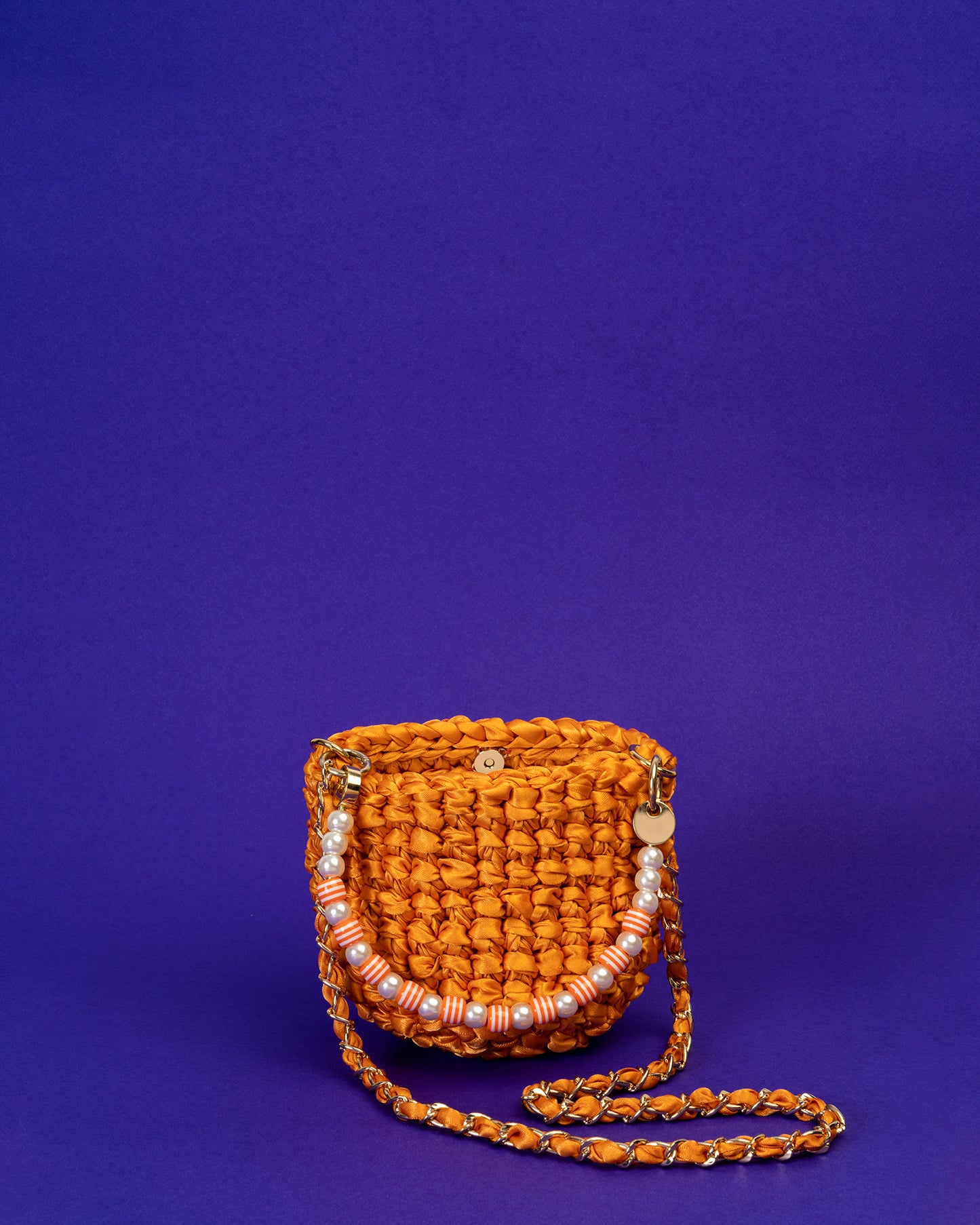 Asa Rígida con Perlas y Cadena en Amarillo Naranja