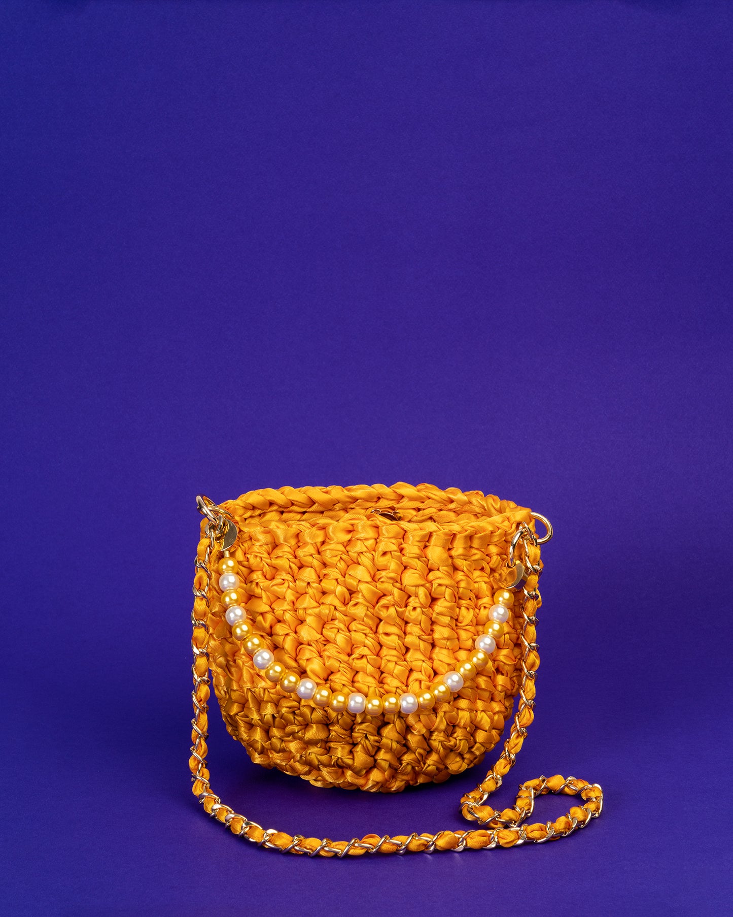 Crochet Asa Rígida con Perlas y Cadena en Amarillo Bitono