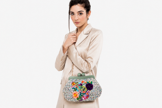 Bolsos bordados con pedrería: cómo elegirlos